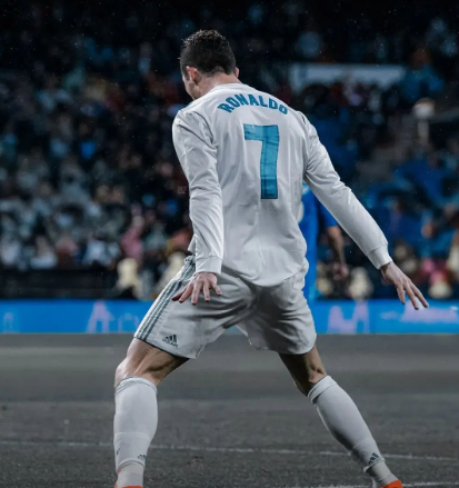 Điên Rồi Thật! Tại Sao CR7 Luôn Hạ Gục Hậu Vệ Bất Bại?!